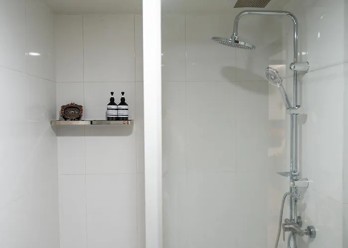 公寓 Vela 818 1 Bedroom 75 Sqm Bts Chidlom